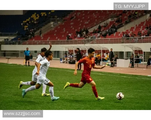 深圳足球队防守革新之路：从传统到现代的变革与挑战分析